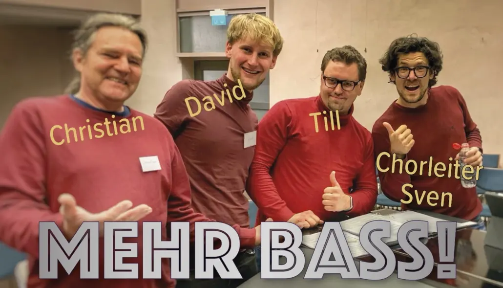 Mehr Bass! Christian, David, Till und Chorleiter Sven bei der Probe